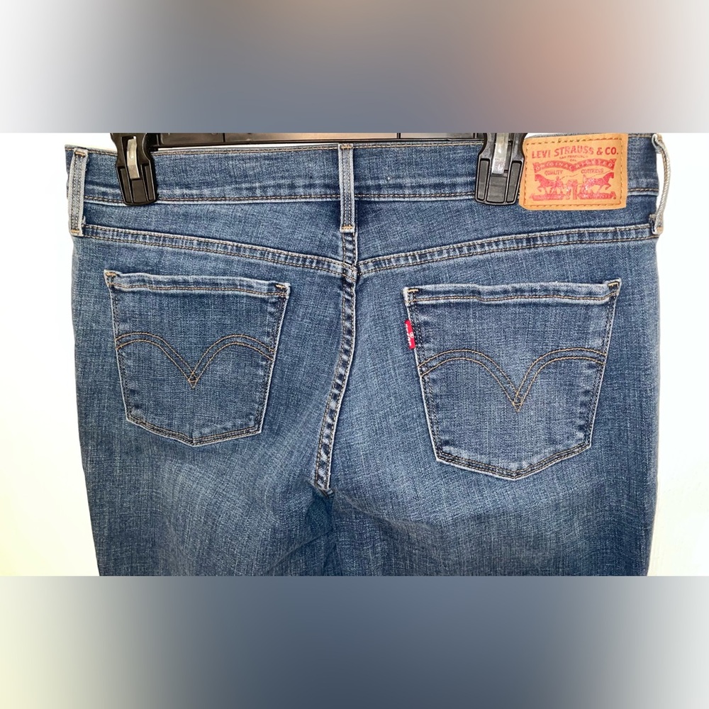 Women’s Levi strouss jeans
